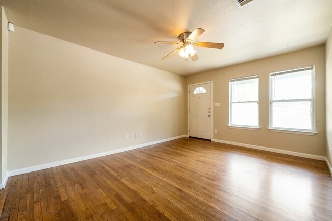 Foto del edificio - 4805 Evans Ave