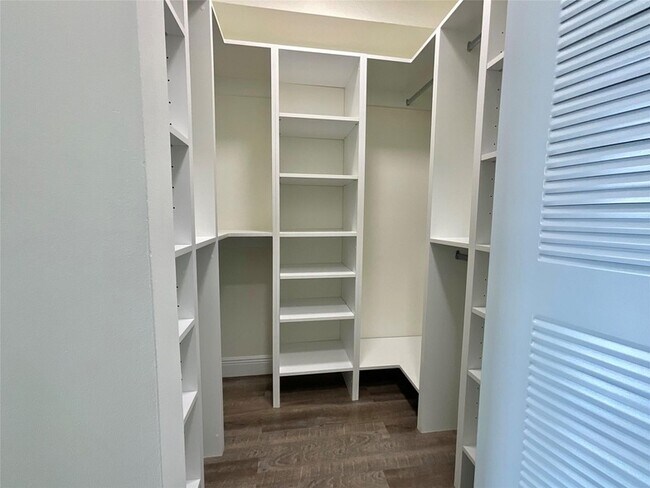 Foto del edificio - 16900 N Bay Rd