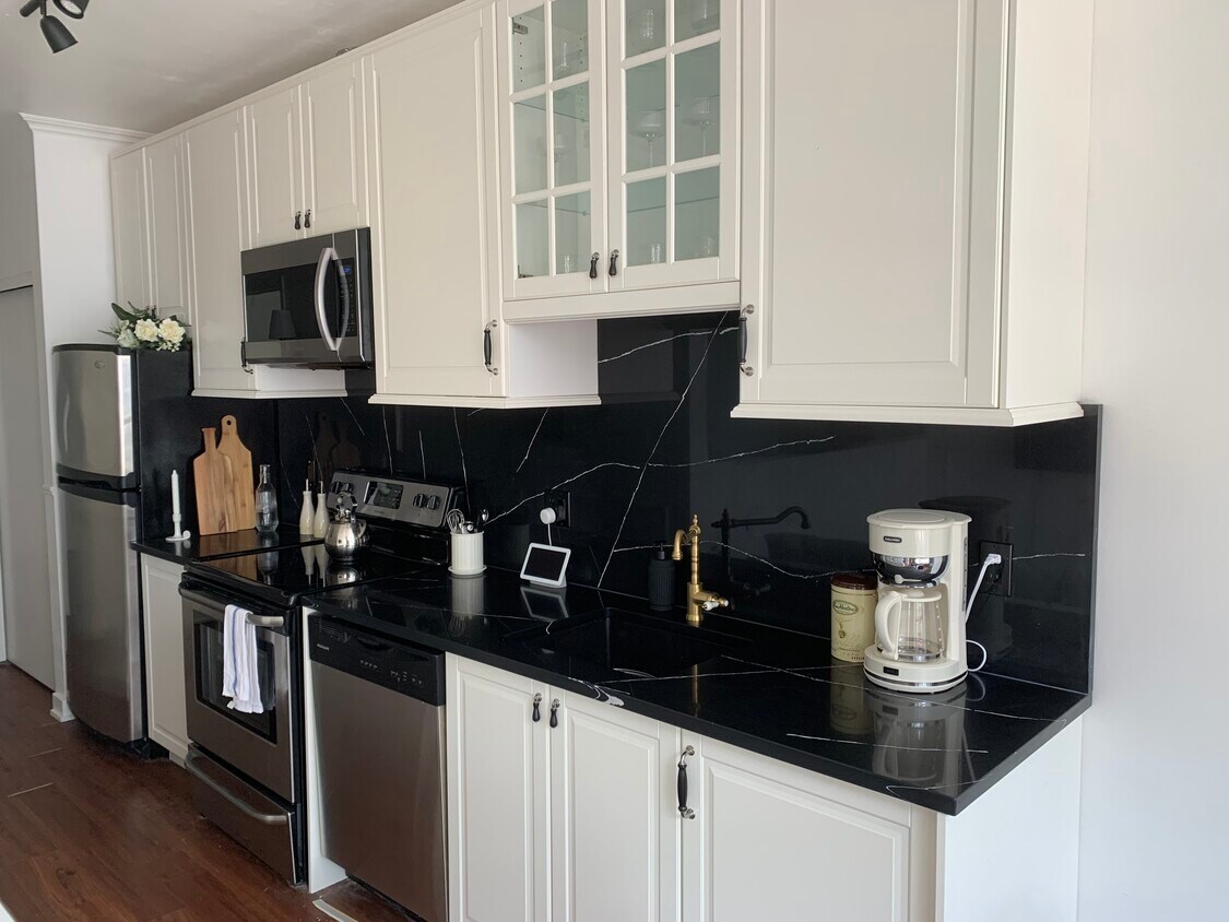 1249 Granville St Unit 203, Vancouver, BC V6Z 1M5 Condo for Rent in