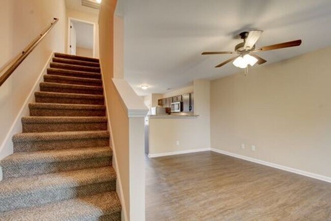 Foto del edificio - 250 Fairview Ln