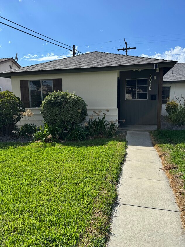 Unit B - 307 S Basque Ave