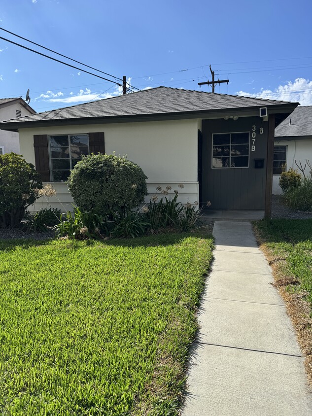 Unit B - 307 S Basque Ave