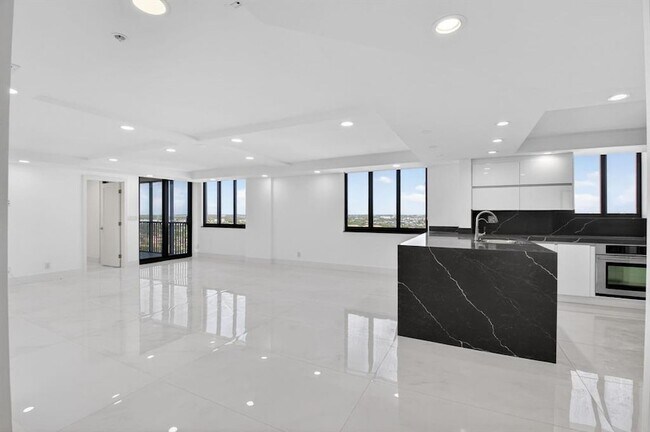 Foto del edificio - 3420 S Ocean Blvd