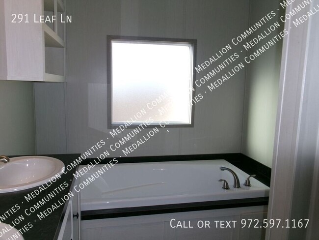 Building Photo - 291 Leaf Ln