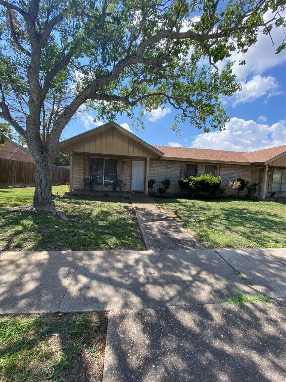 Foto principal - 5025 Meandering Ln