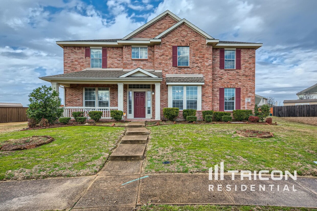 Building Photo - 621 Camellia Dr