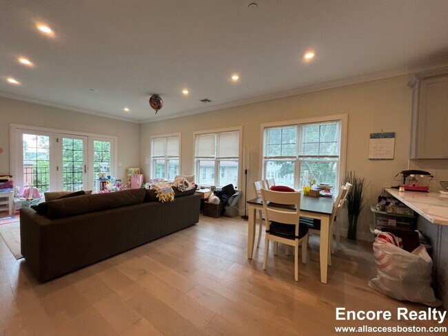 Foto del edificio - 32 Cummins Hwy