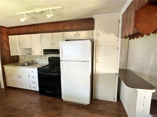 Building Photo - 10 Washington Ave