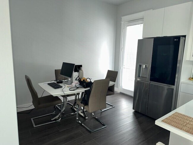 Foto del edificio - 2537 Hollister Rd