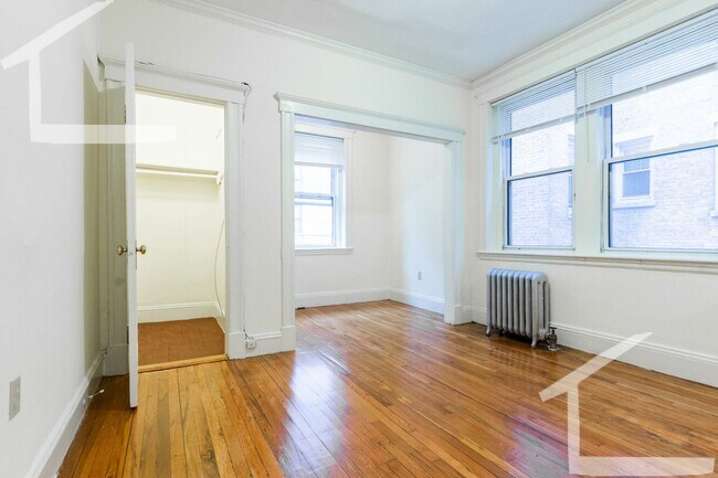 Building Photo - Recently Renovated Studio in Fenway, Heat,...