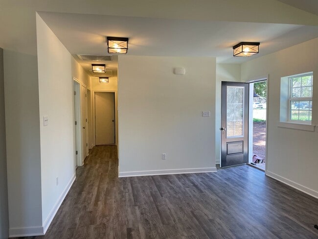 Building Photo - OCTOBER MOVE IN SPECIAL!                  ...