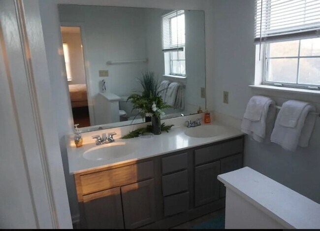 Building Photo - Charming 3BR House in Charlotte