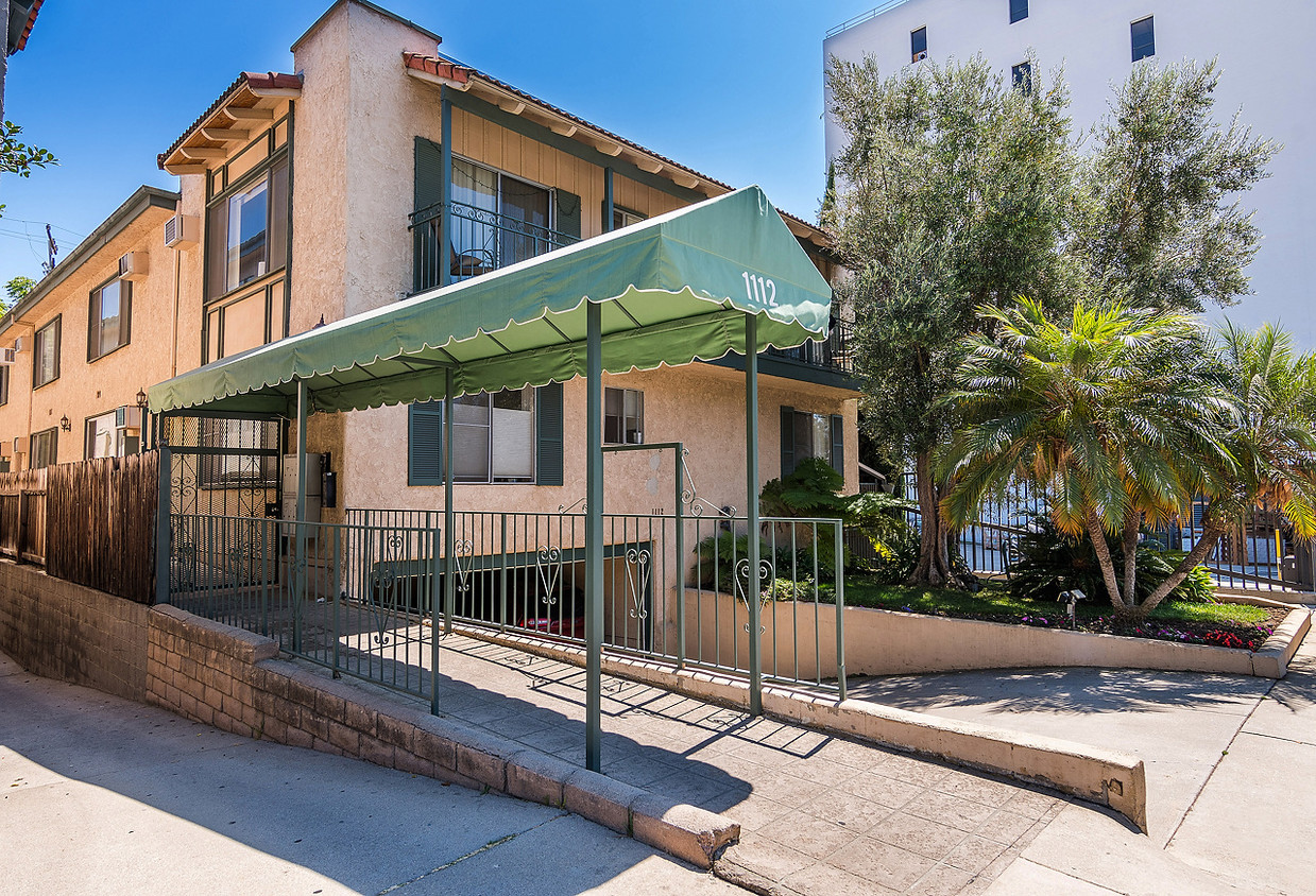 Foto principal - 1112 N Olive Dr