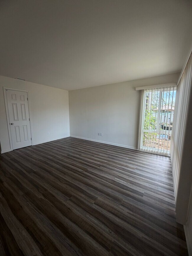 Foto del edificio - 2 Bedroom 1 Bath Duplex for Rent