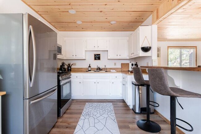 Building Photo - 633 Barret Way