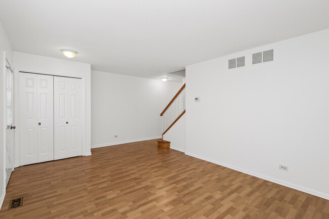 Building Photo - 2122 Rugen Rd