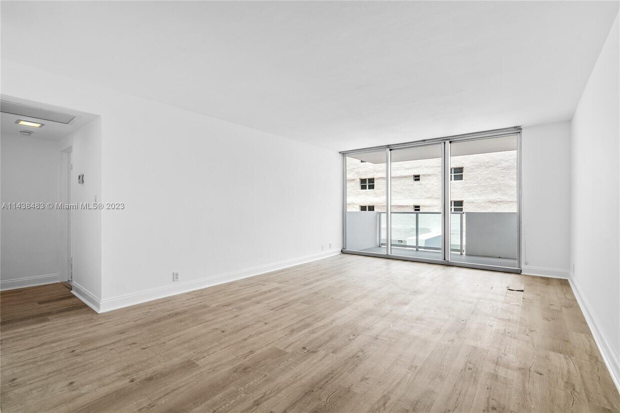 Foto principal - 1200 West Ave