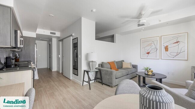 Building Photo - 707 S Farmer Ave