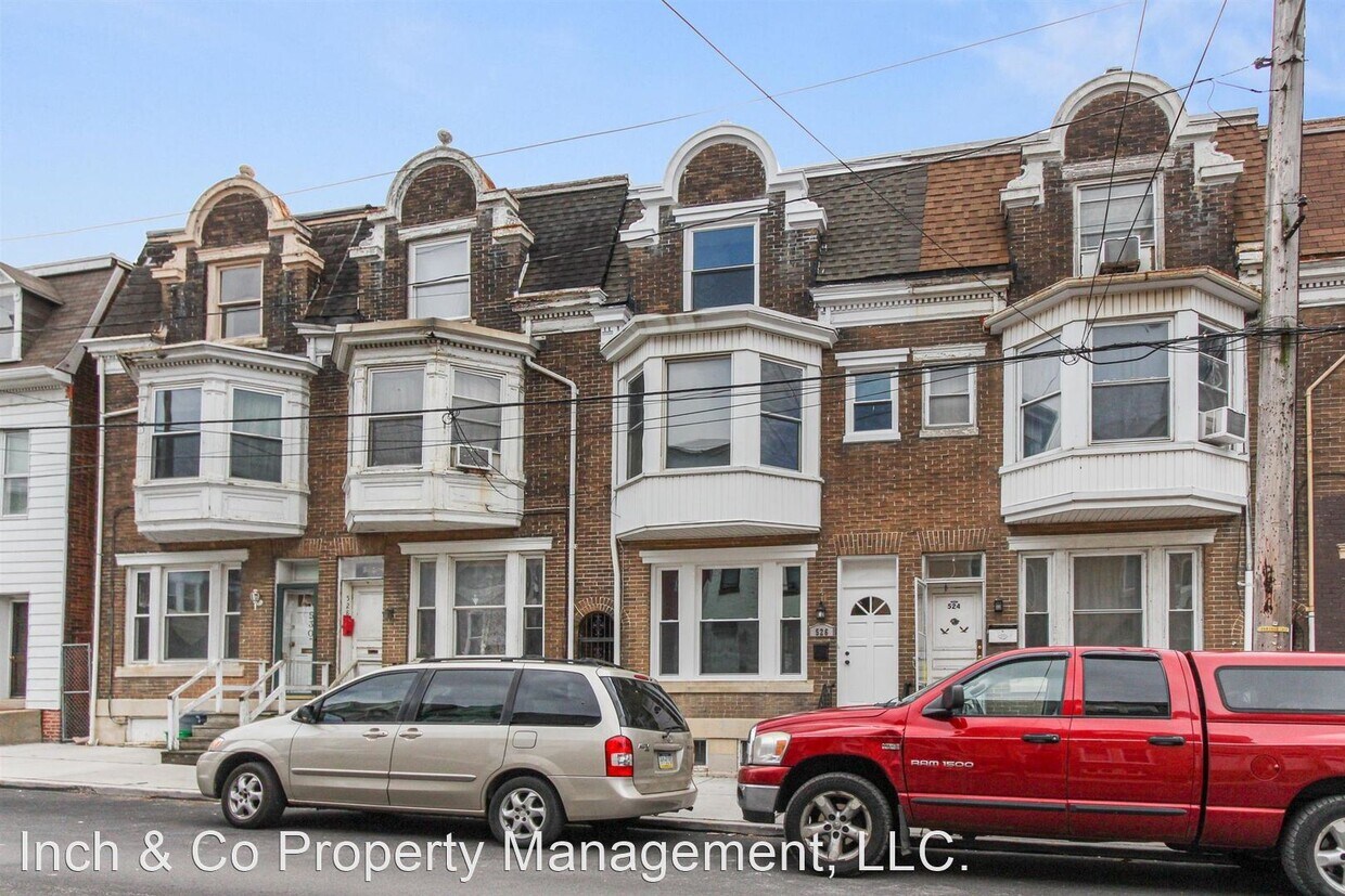 Primary Photo - 5 br, 1.5 bath House - 526 E Walnut St