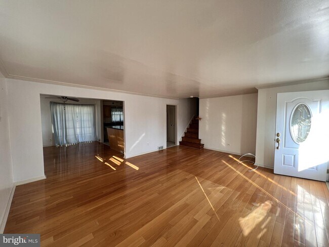 Foto del edificio - 872 Rhoads Dr