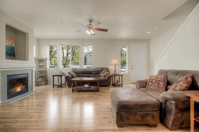 Foto del edificio - Charming 3 Bedroom Townhouse in Dupont
