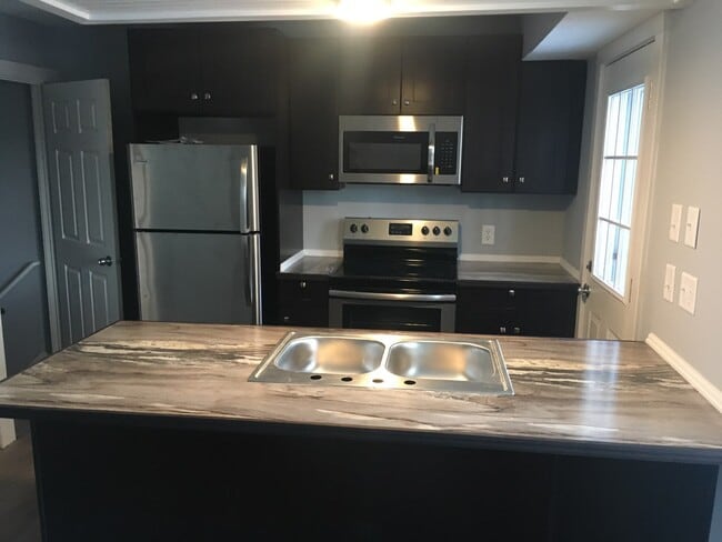 Building Photo - 38448 Meadowdale St