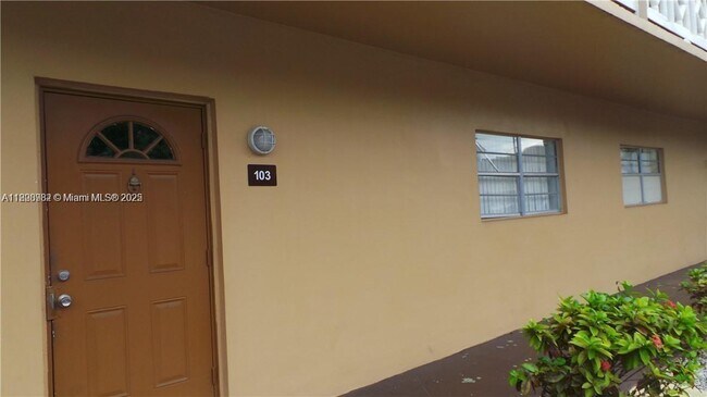 Building Photo - 4410 W Oakland Park Blvd