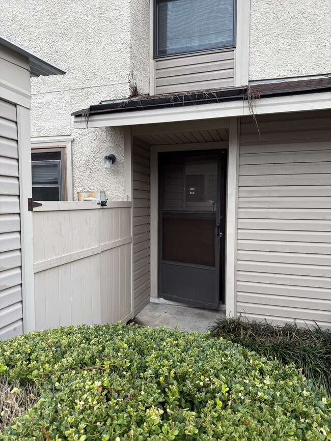 Building Photo - 901 Olmstead Dr