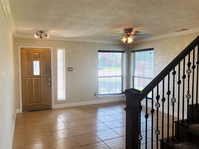 Building Photo - 14942 Gray Ridge Dr