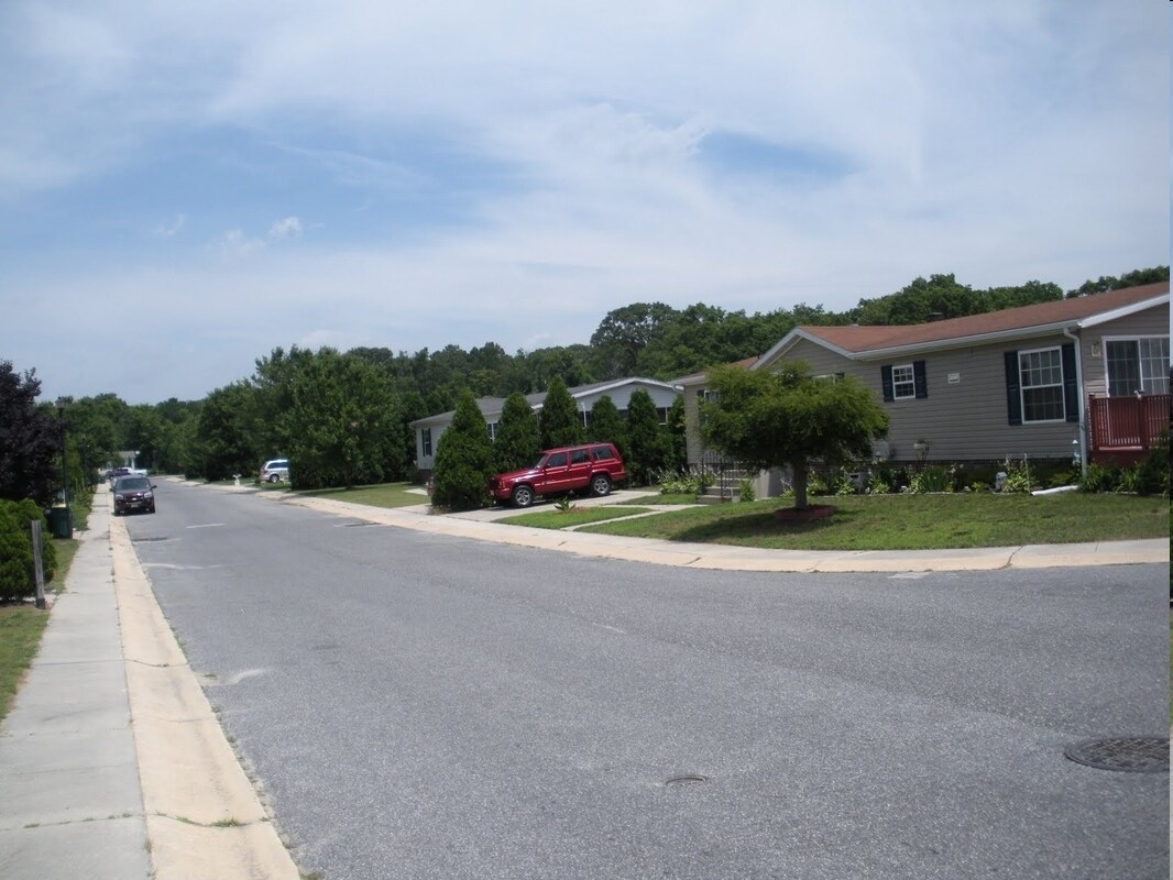 Building Photo - Little Flowers Estates
