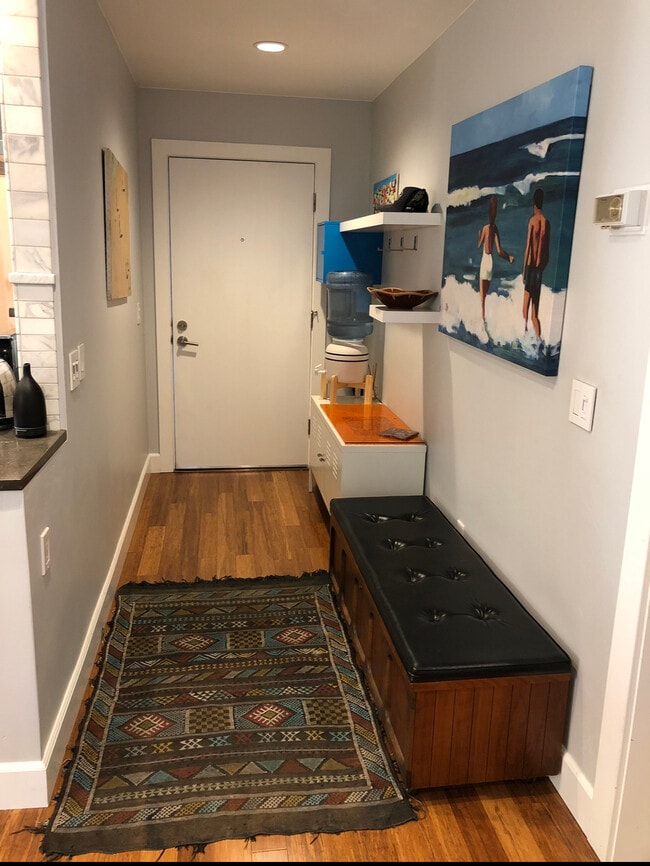 entryway - 5550 Traffic Way