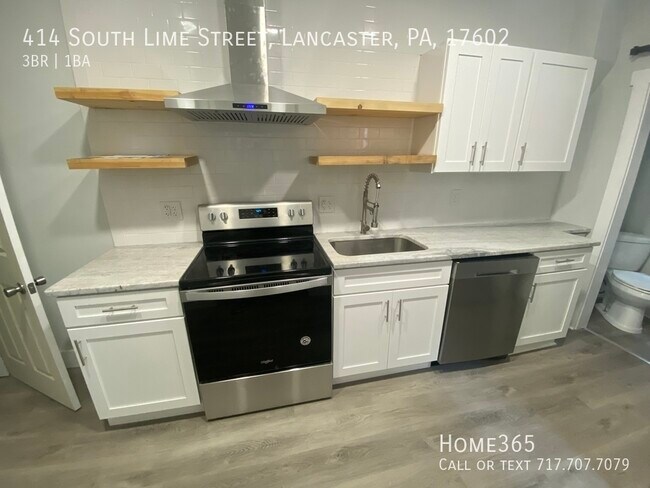 Foto del edificio - Renovated 3 Bedroom, 2 Bath Townhouse Clos...