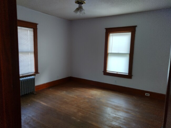 Building Photo - 106 Woodstock Ave
