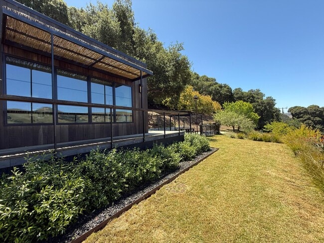 Building Photo - 4 BEDROOM 2 BATH HOME IN BEAUTIFUL MORRO B...