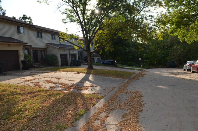 Sundown Drive - 901 Sundown Dr