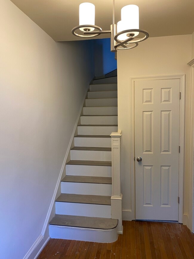 Entryway - 615 Lexington Pl NE