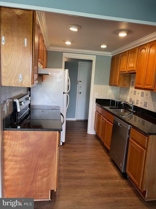 11641 Stoneview Square Unit 12C, Reston, VA 20191 Room for Rent in