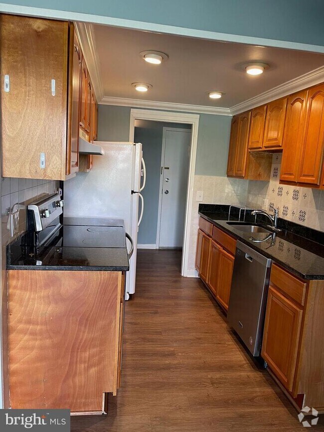 Shadowood Condominiums Apartments under 2,500 Reston, VA 3 Rentals