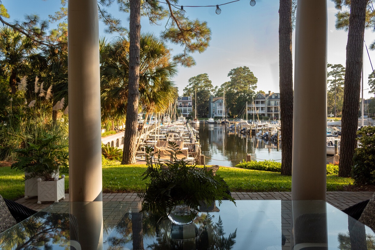Stunning waterside location - 18 Spindle Ln