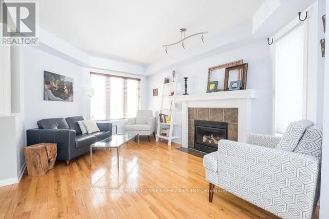 Photo du bâtiment - 37 Steel St