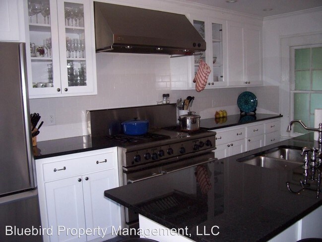 Building Photo - 4 br, 3 bath House - 217 Hudson Street