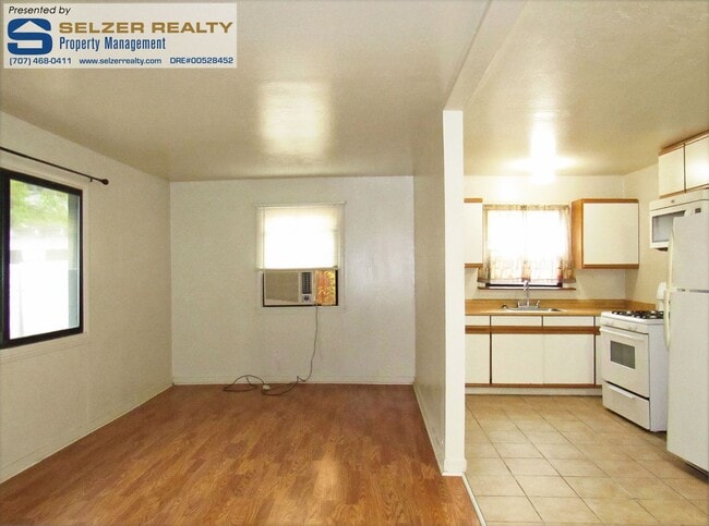 Foto del edificio - Cozy & conveniently located 1 bd. duplex!