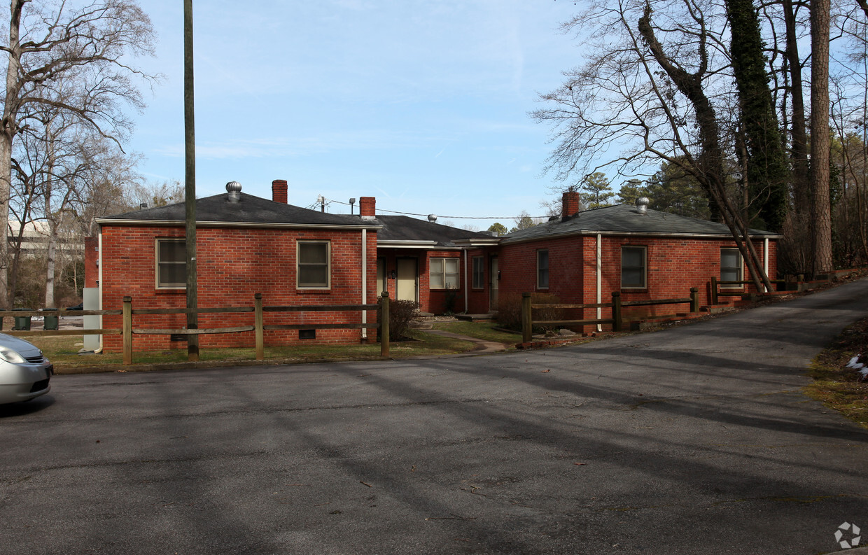 Primary Photo - Bennett Apartments