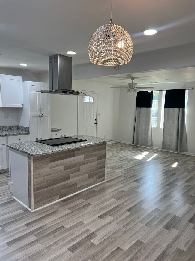 Building Photo - Welcome to this beautiful home located in ...