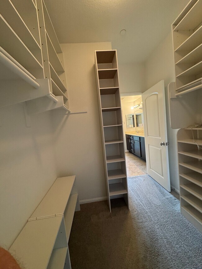 Foto del edificio - 1460 Mockingbird Ct