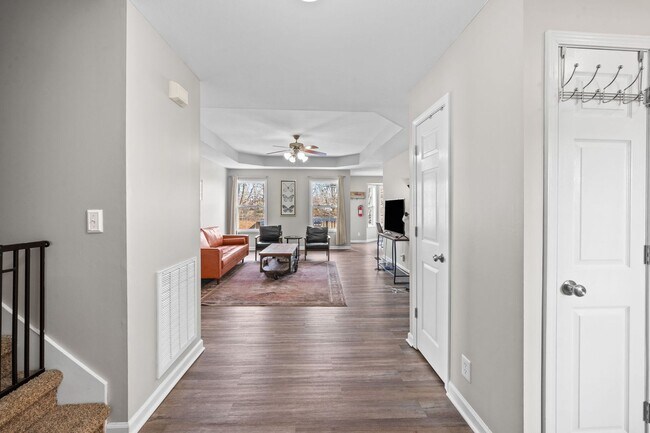 Foto del edificio - Fully Furnished | Bonus Room | Fenced Yard |No Backyard Neighbors!