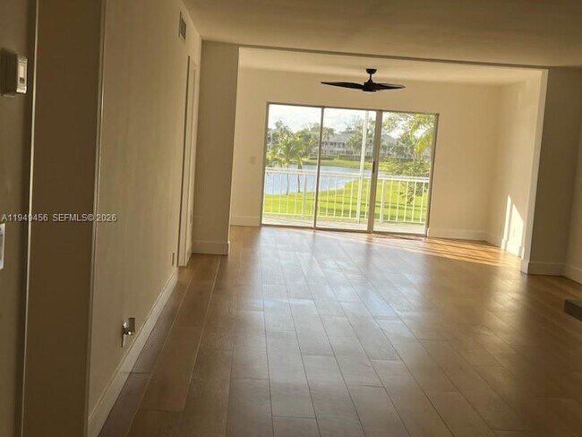 Foto del edificio - 250 John F Kennedy Dr