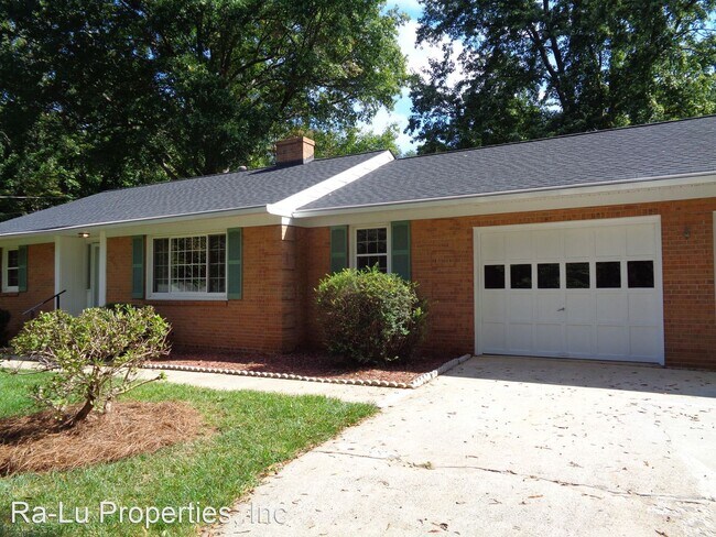 Building Photo - 3 br, 2 bath House - 251 Commonwealth Dr.