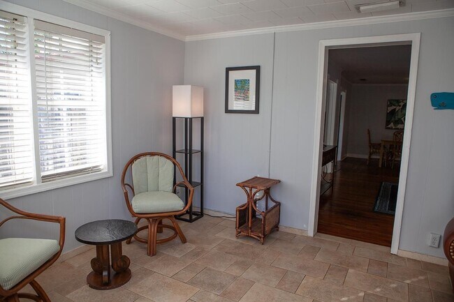 Building Photo - 419 43rd St