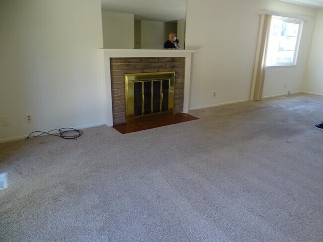 Building Photo - 3347 Glendora Dr